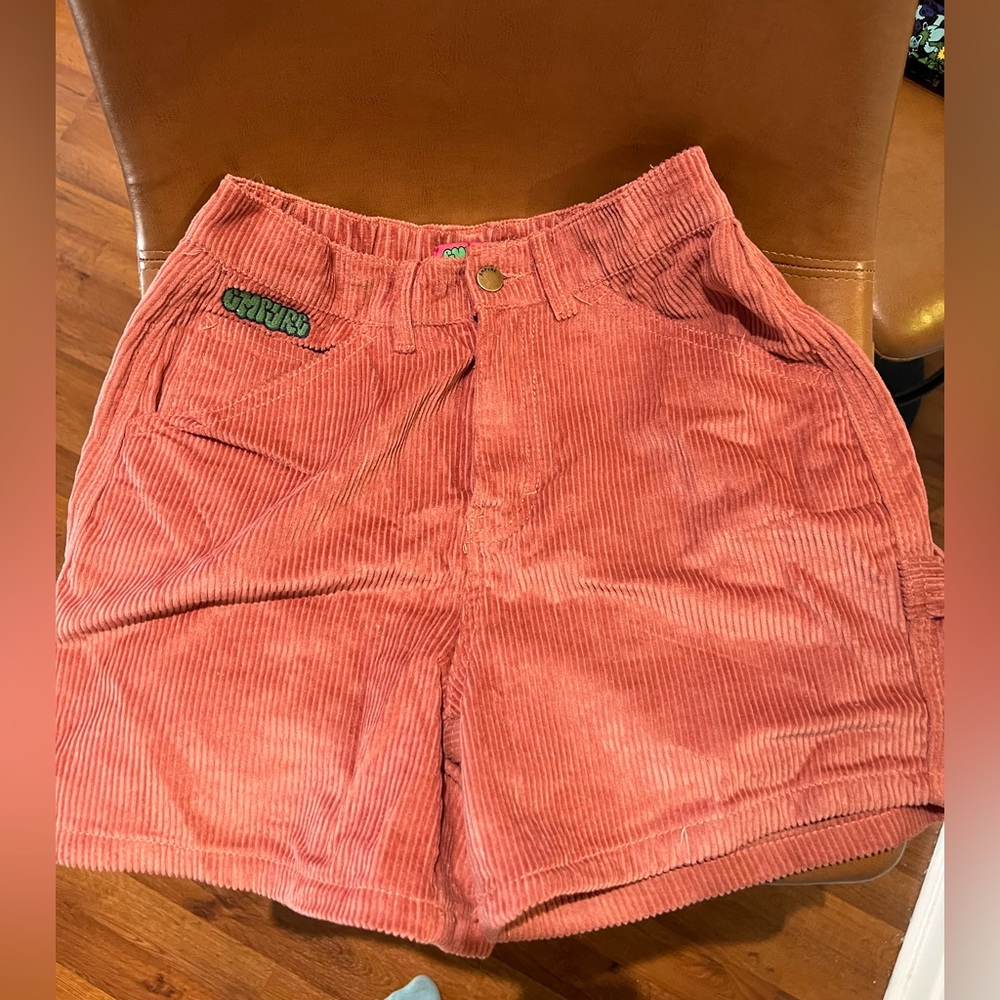 Super dope Coral color corduroy shorts. Never worn only tried on!
